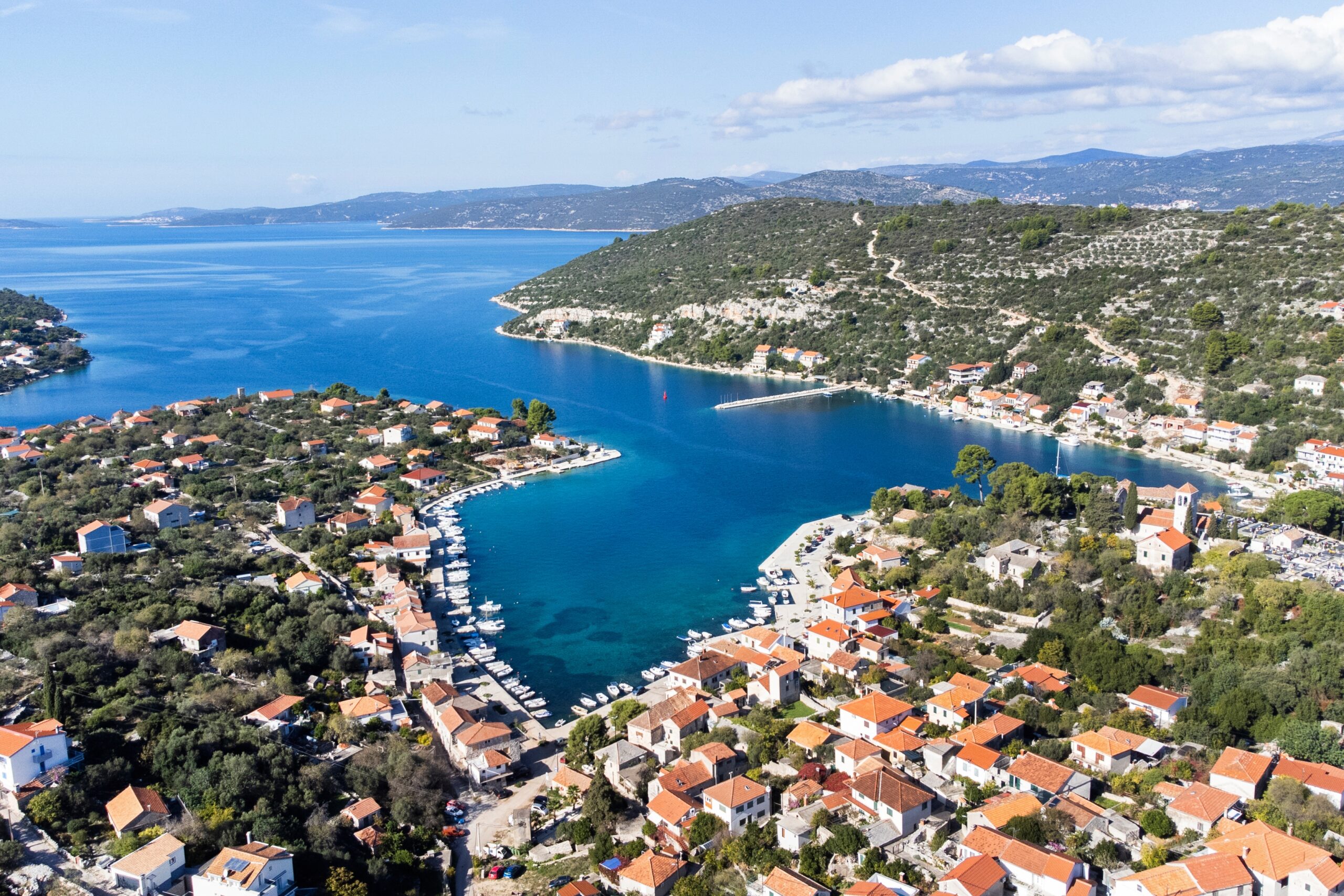 Unde să te cazezi pe riviera Drvenik