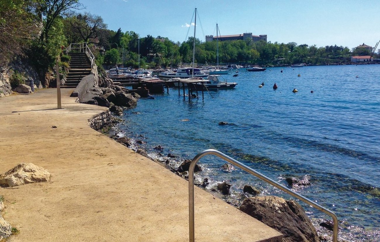 Where to stay near Carovo